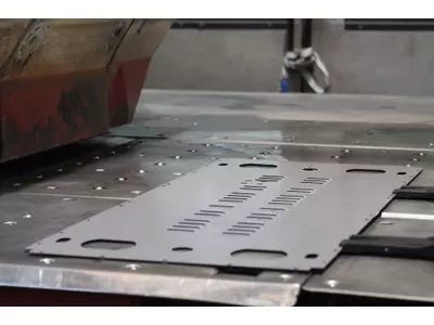 FASE DI PUNZONATURA.jpg